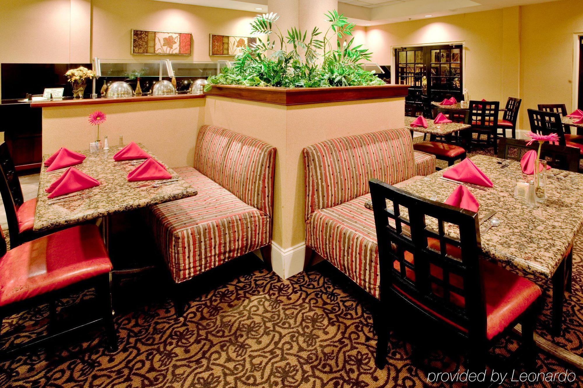 ฮอลิเดย์ อินน์ แอนด์ สวีท ราลีห์-แครี  ร้านอาหาร รูปภาพ